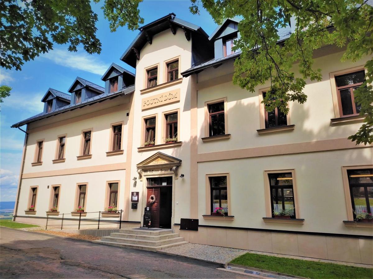 Hotel Poutni Dum Кралики Экстерьер фото