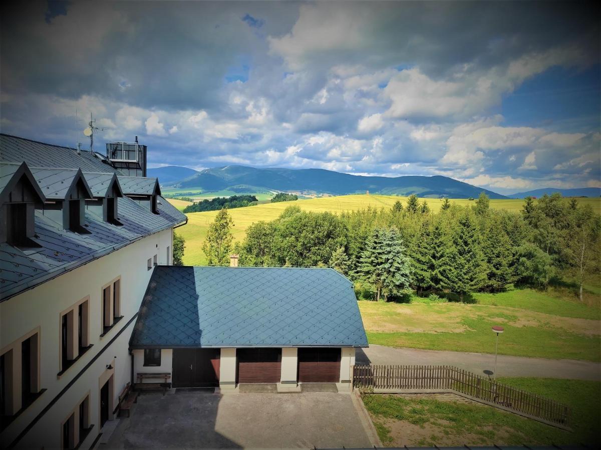 Hotel Poutni Dum Кралики Экстерьер фото