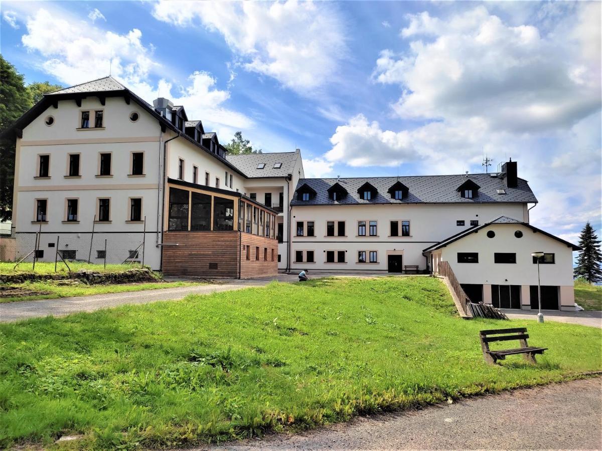 Hotel Poutni Dum Кралики Экстерьер фото