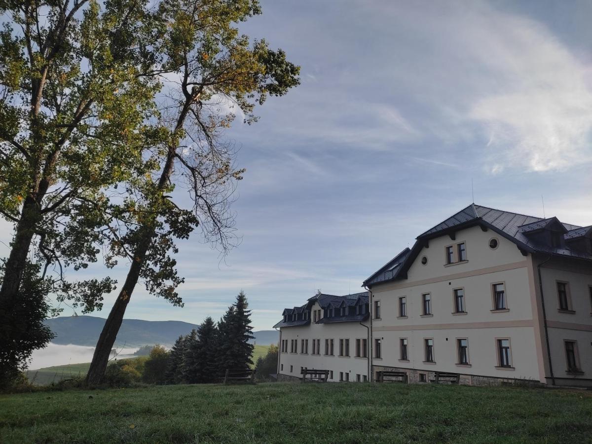 Hotel Poutni Dum Кралики Экстерьер фото
