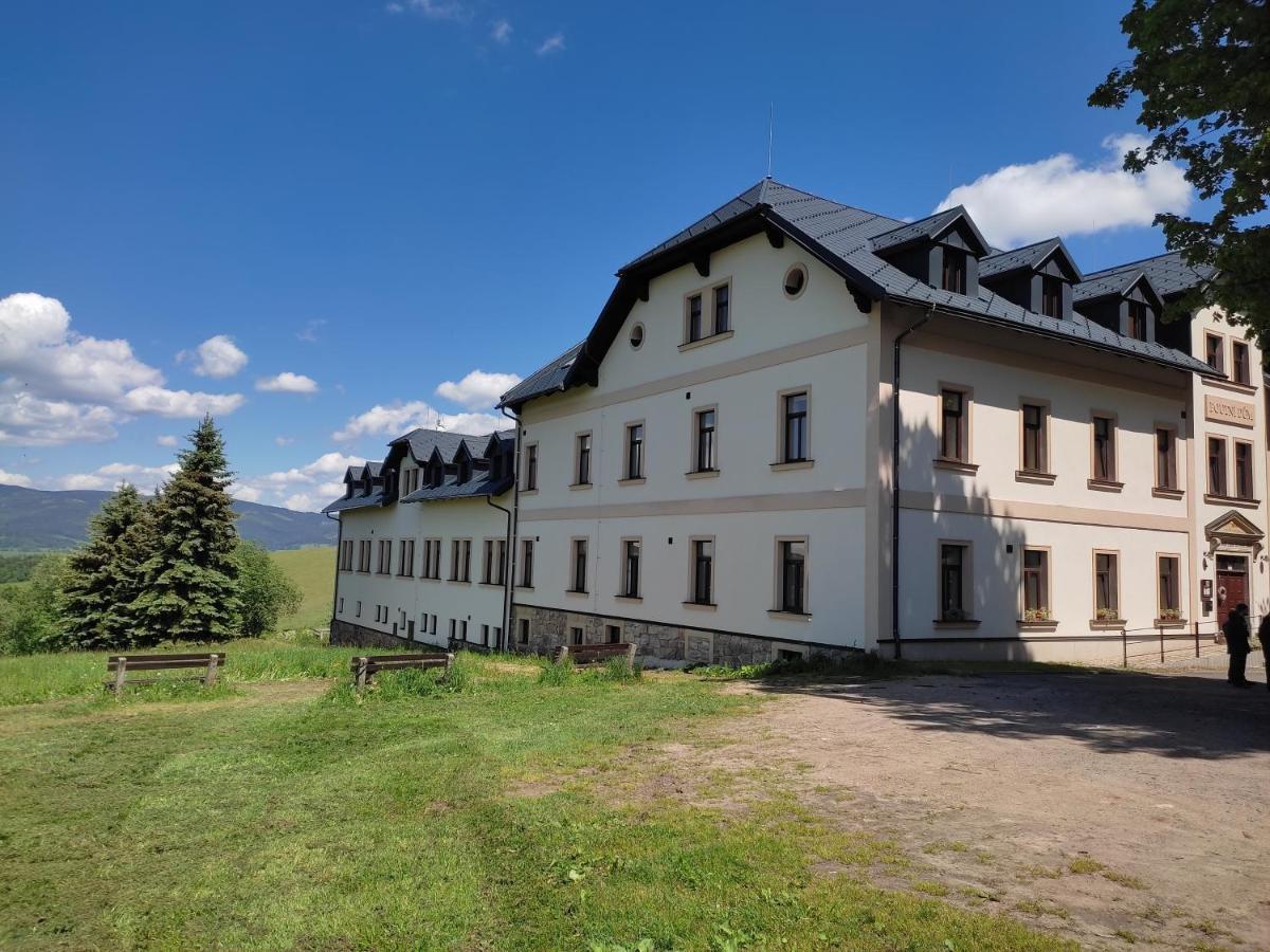 Hotel Poutni Dum Кралики Экстерьер фото