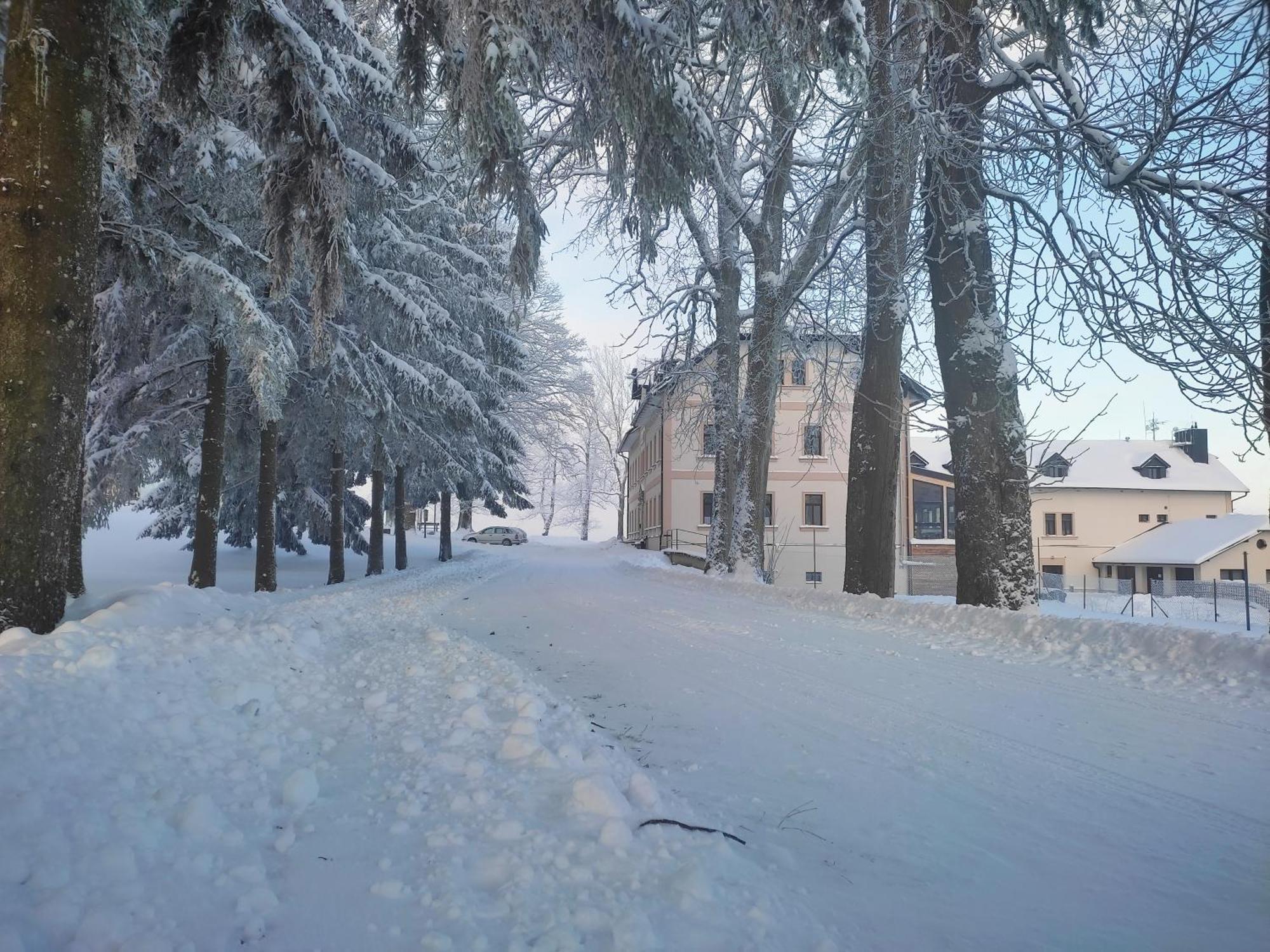 Hotel Poutni Dum Кралики Экстерьер фото