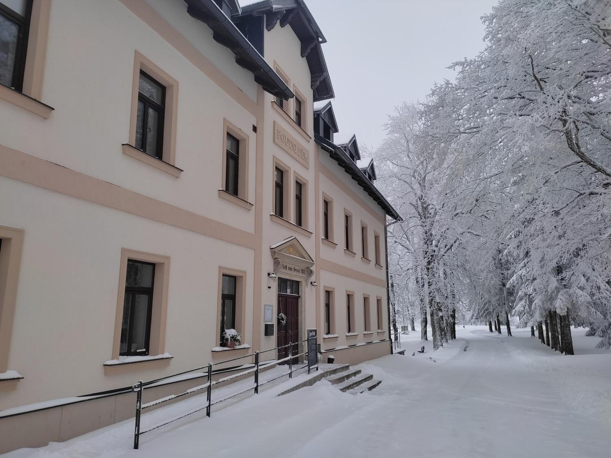 Hotel Poutni Dum Кралики Экстерьер фото
